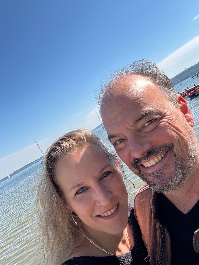 Sabine und Stefano von ROST Immobilienservice am Ufer im Isar-Loisachtal